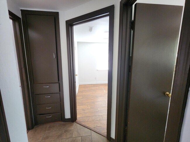 Building Photo - 2313 Trosper Pl