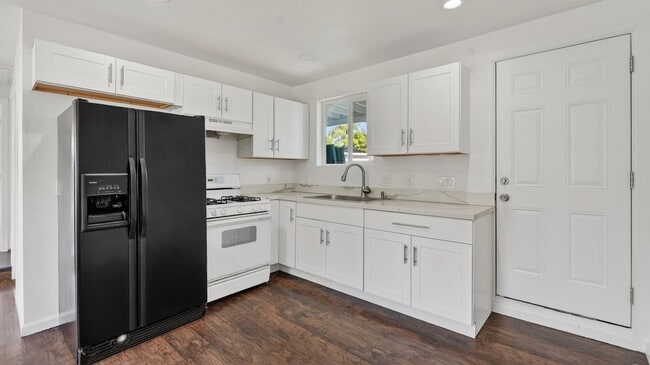 Building Photo - 1216 Butterfield Rd