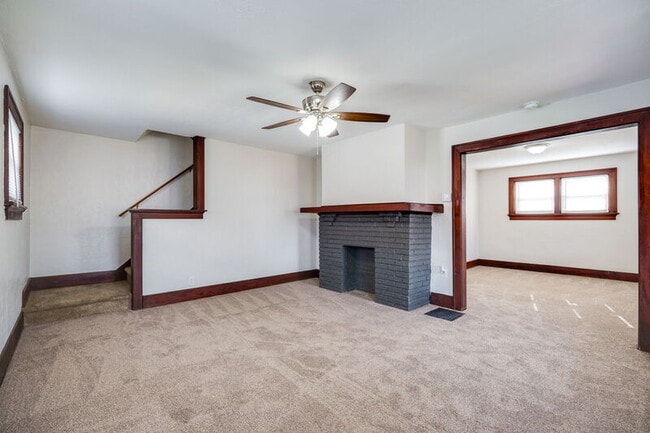 Building Photo - 2824 Dwight Ave