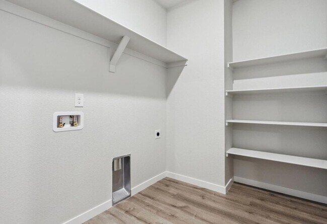 Building Photo - Alder Creek Duplex - 3bd 2.5ba 2,705sq.ft. Built in 2025