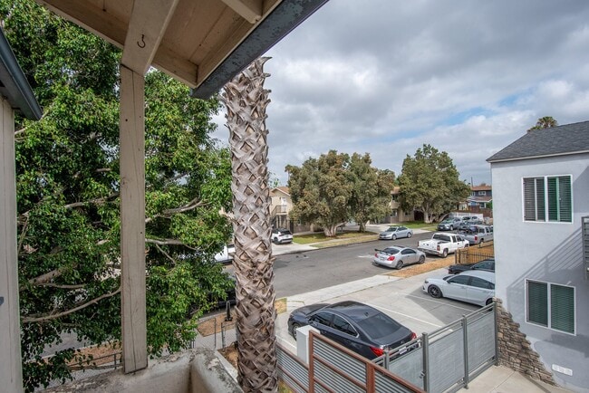 Building Photo - 4513-4519 Wilson Avenue