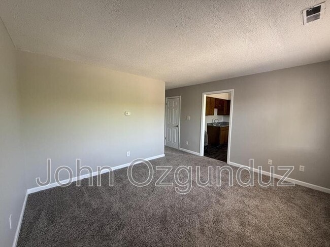 Building Photo - 2814 Rochelle St