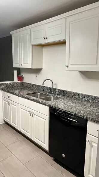 Building Photo - 3 Hook Rd