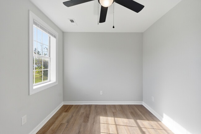 Building Photo - 4308 Roanoke Ave