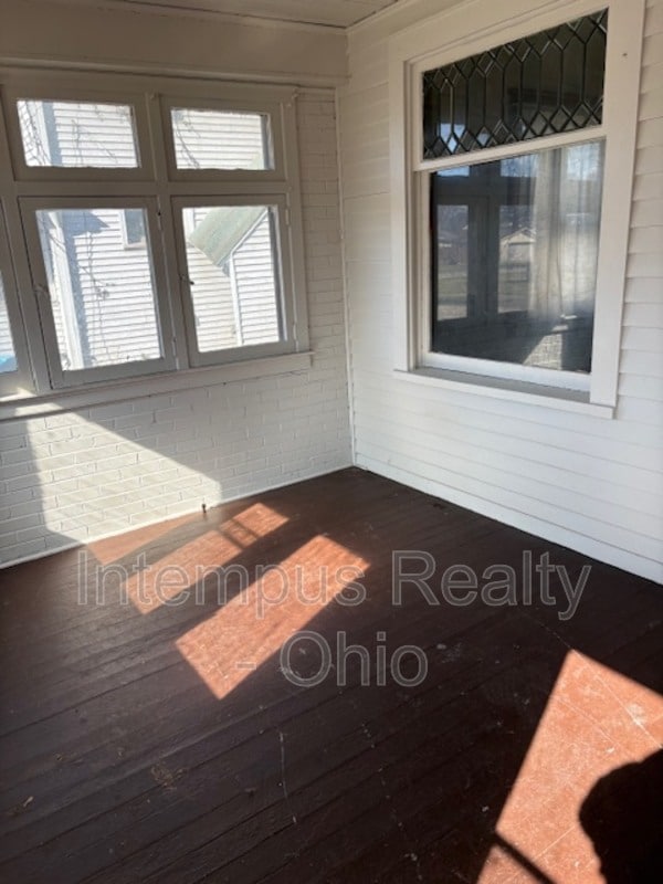 Building Photo - 243 Sexton St