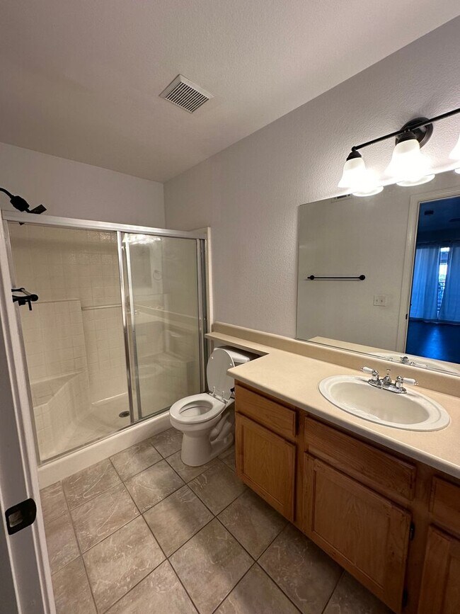 Building Photo - MUST SEE 2 BEDROOM CONDO!