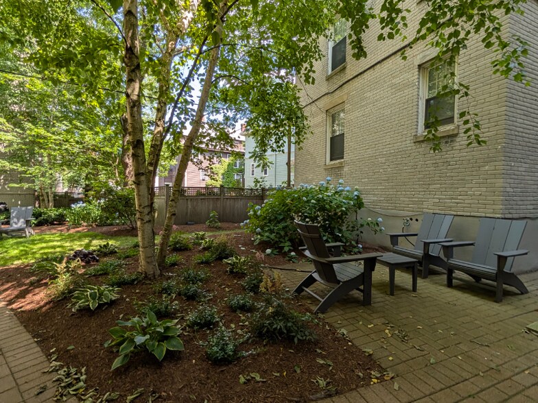 Building Photo - 1848 Commonwealth Ave