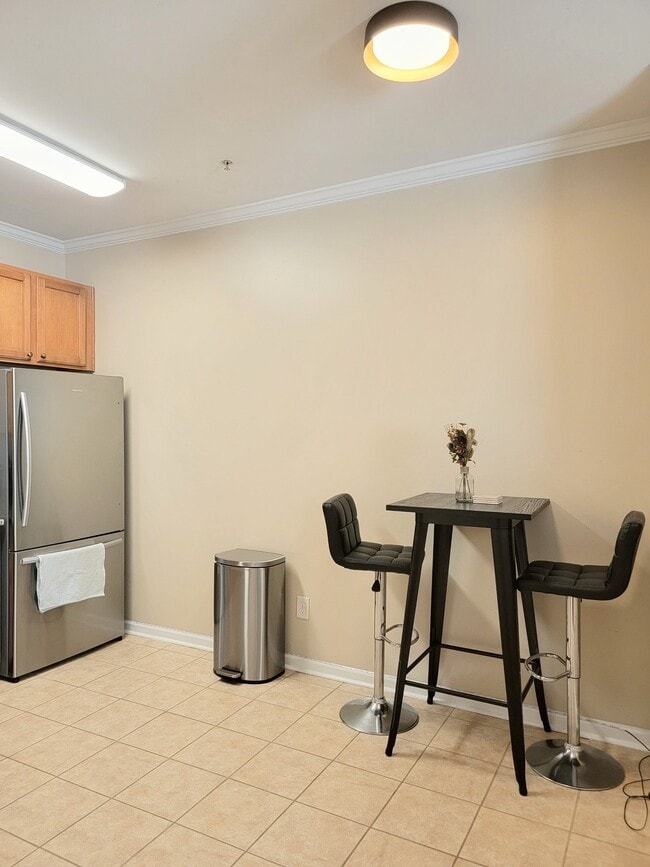 Building Photo - 2220 Valley Edge Dr