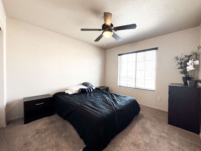 Building Photo - "Spacious 4-Bedroom, 2-Bathroom SOLAR Home in Mesa del Sol!"