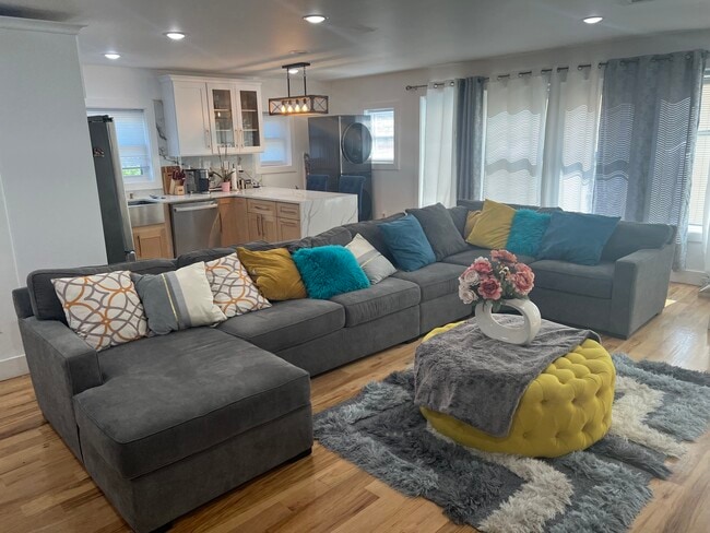 Building Photo - 89 N Munn Ave