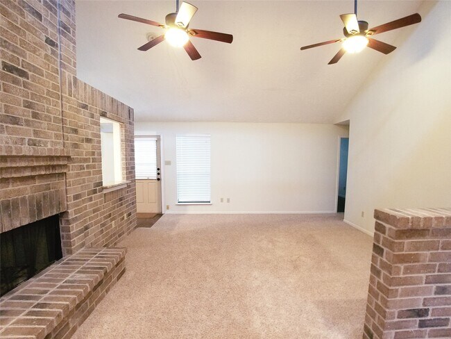 Building Photo - 2111 Echo Ridge