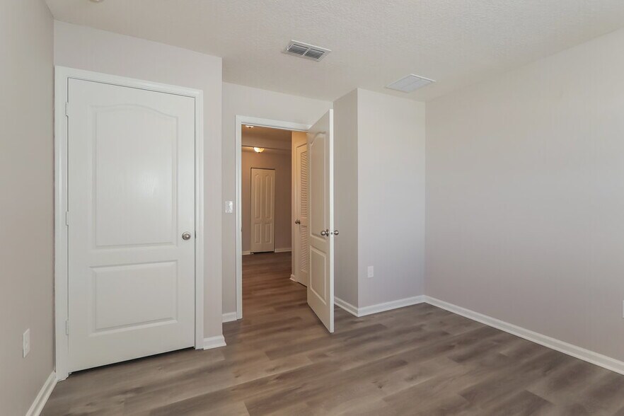 Building Photo - 2411 Cold Stream Ln