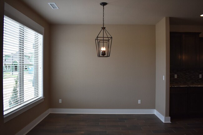 Building Photo - 812 N Malbec Rd