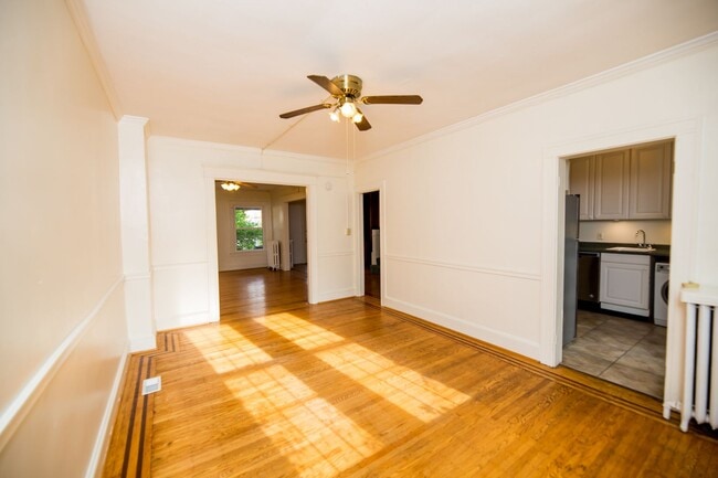 Building Photo - 2026/2027 JHU off-campus Renovated Charles Village 5bd/2ba w/ W/D & CAC Available 6/9/26