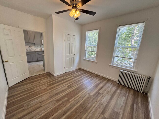 Building Photo - 52 E 37th St