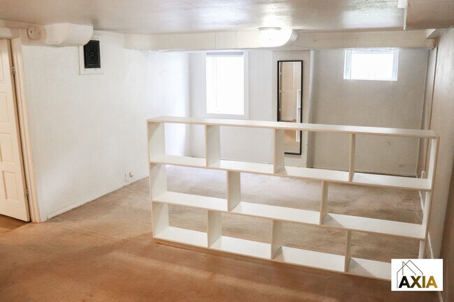 Building Photo - Downing