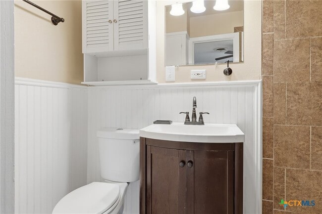 Building Photo - 803 Hibiscus Ln