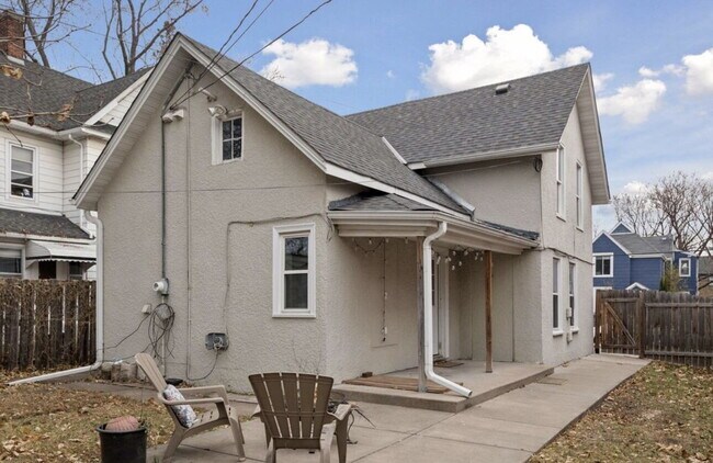 Building Photo - 1504 4th St NE