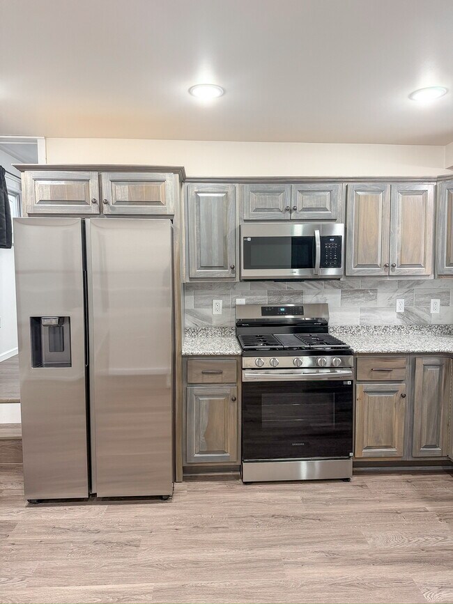 Building Photo - 613 Oakland Ave