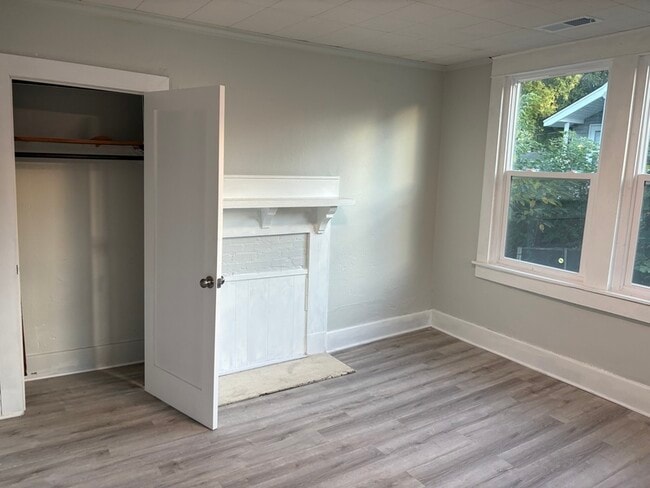 Building Photo - 225 Poplar St