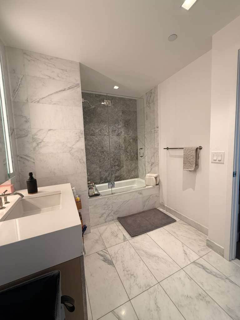 Building Photo - 75 Park Ln S