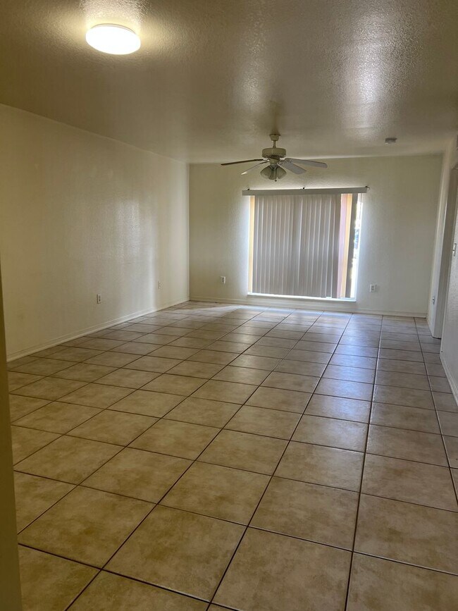 Building Photo - 4520