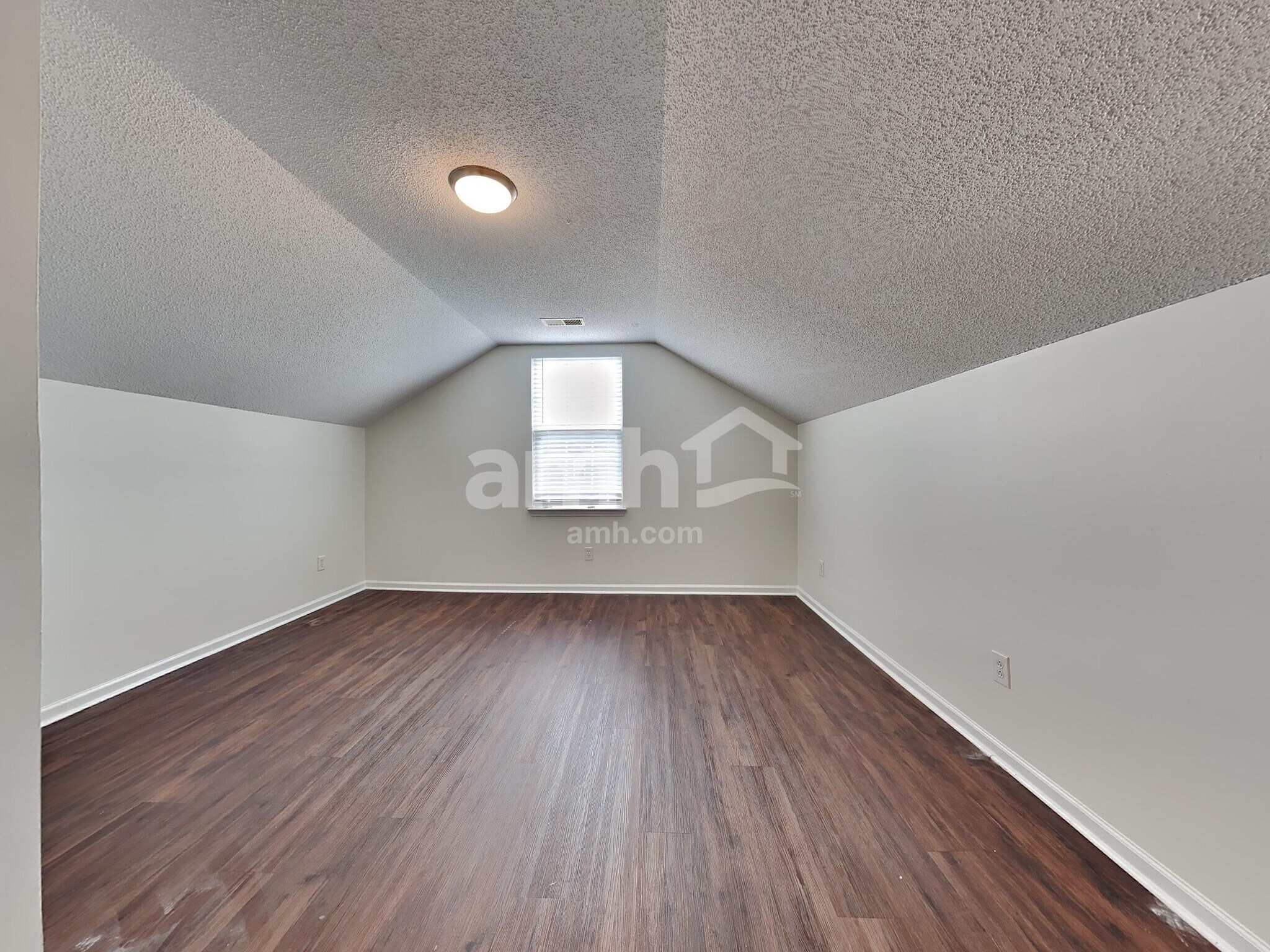 Building Photo - 3028 Crusades St