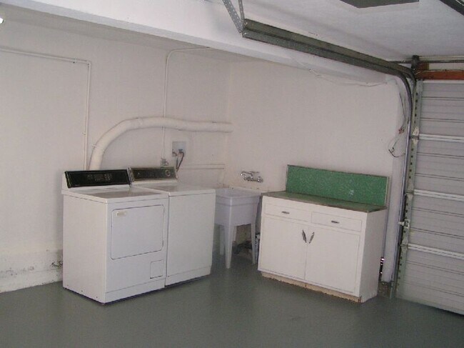 Building Photo - 2204 Castro St