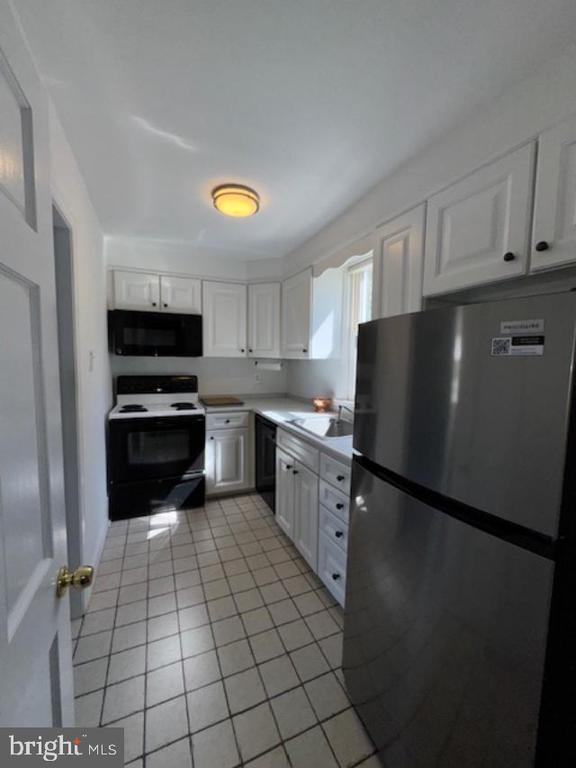 Building Photo - 9 Strathaven Dr