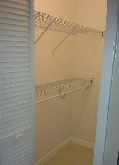 walk-in closet - 252 Majorca Ave