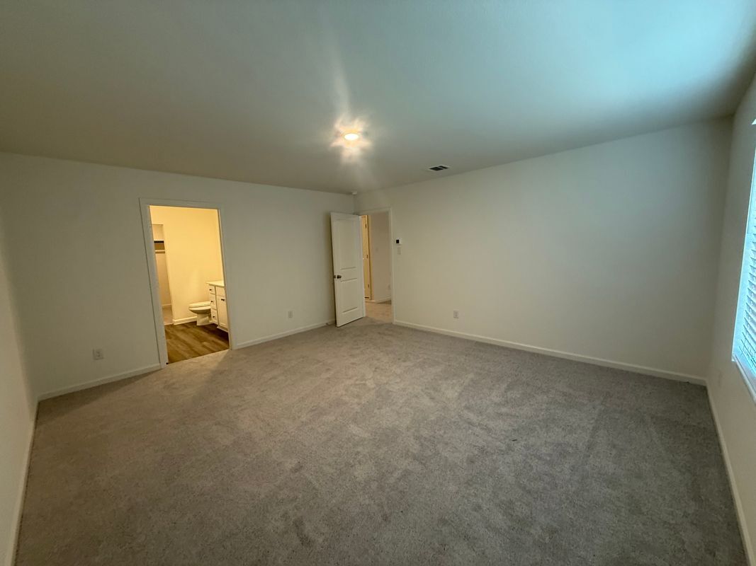 Building Photo - 2206 Meadow Park Drive