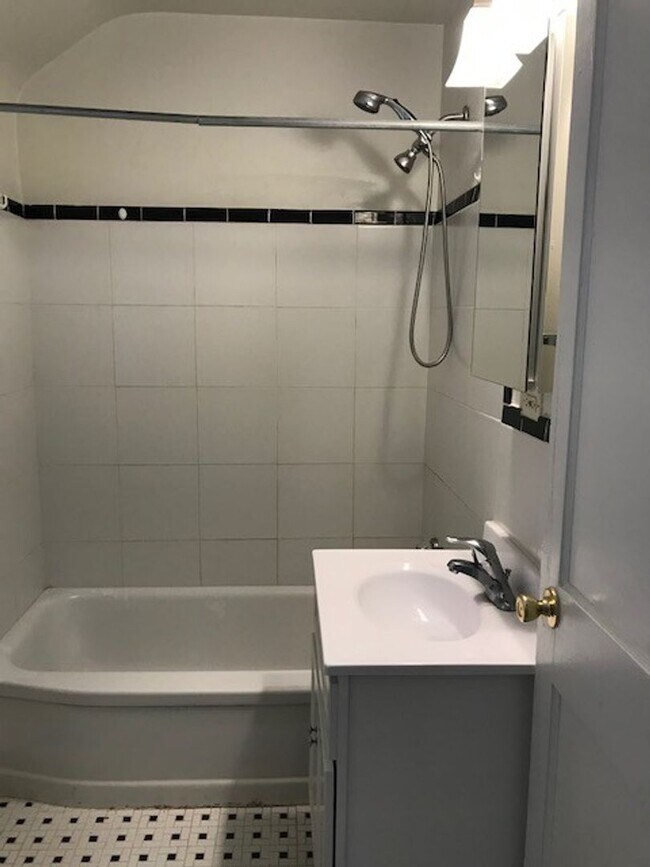 Building Photo - Gorgeous Cheverly Colonial With a Finished  Basement! 3 Beds and 1.5 Baths!