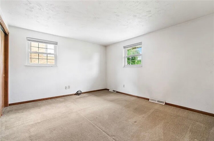 Building Photo - 301 E James St