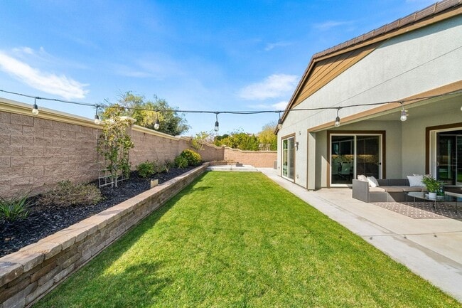 Building Photo - GORGEOUS 3300 Sqft Single Story 4 Bed 3.5 Bath House in Brentwood