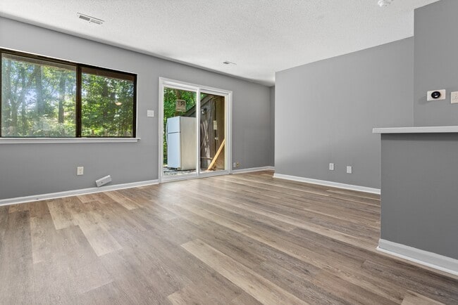 Building Photo - 4249 Lake Ridge Dr