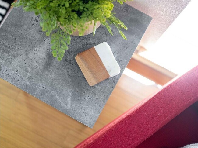 Building Photo - 352 W 5th St