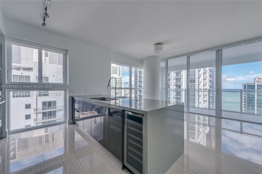 Building Photo - 1080 Brickell Ave