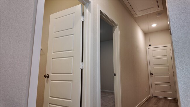Building Photo - 14190 Granger Pointe Ln