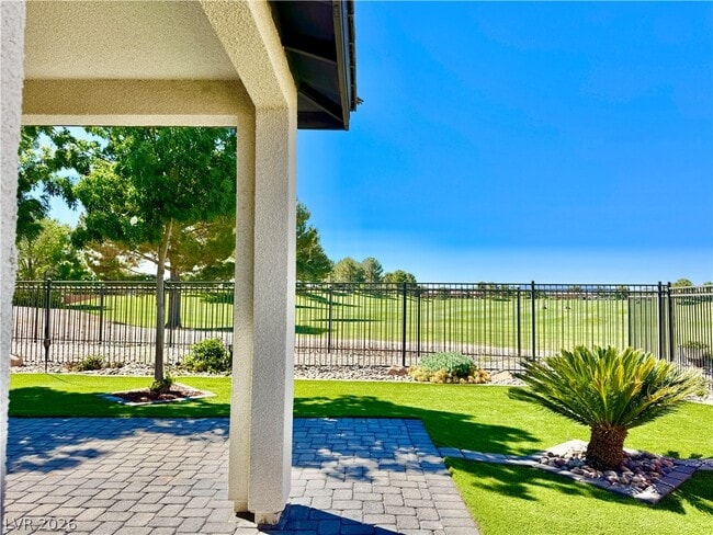 Building Photo - 5025 E Beacon Ridge Dr