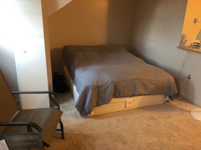 Building Photo - 3-bed 2.5-bath End-Unit Townhouse in desirable Piney Orchard Community