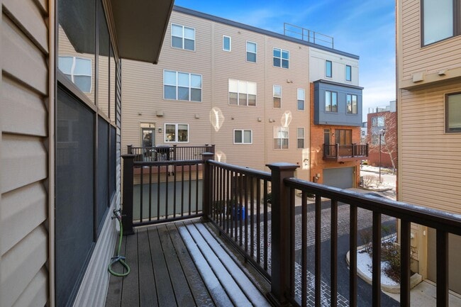 Building Photo - 16560 Crabbs Branch Way