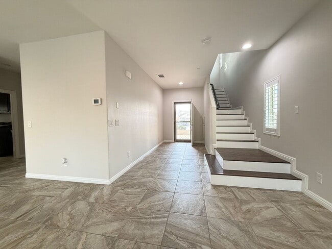 Building Photo - 132 Dunblane St