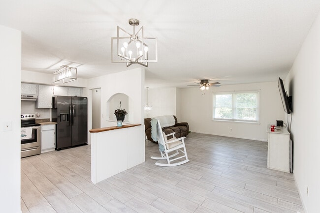 Building Photo - 3409 Cedar Ln