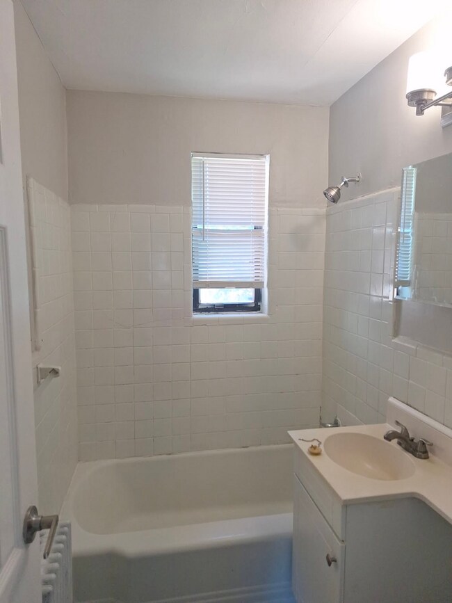 Building Photo - Top-Floor 2-Bedroom Condo in Southwest DC ...