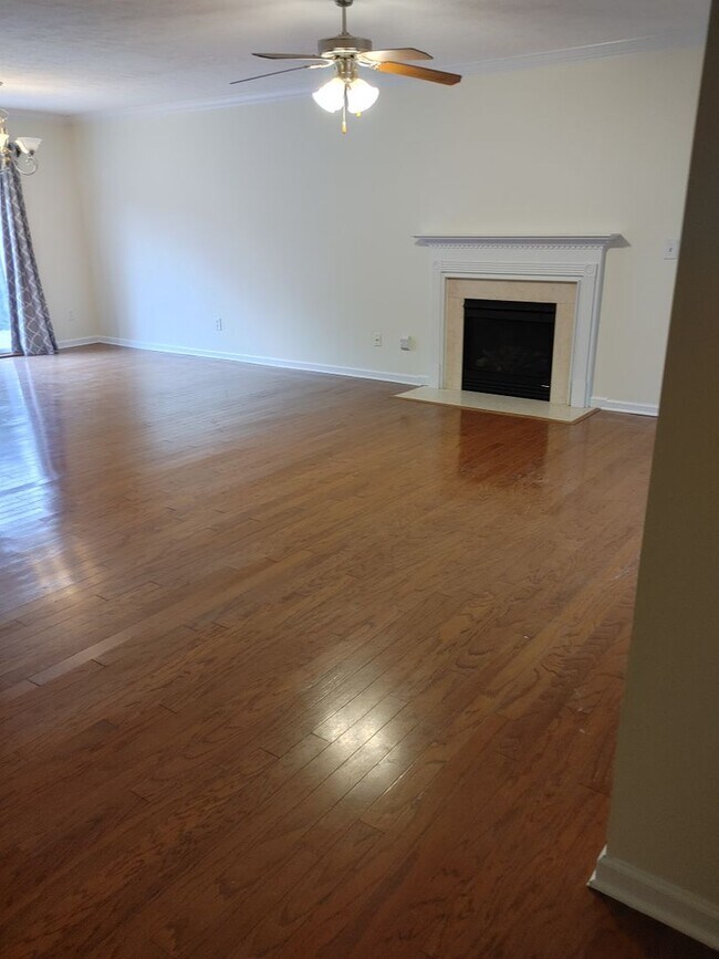 Building Photo - West Knoxville 37909 - Beautiful & newly remodeled with 4 bedroom, 3.5 baths - Call Sharon Arnwin...