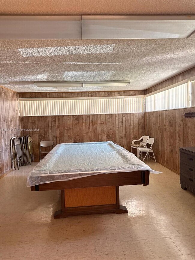 Building Photo - 3113 S Ocean Dr