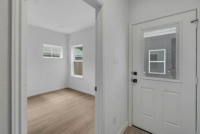 Building Photo - 5105 Mallow St