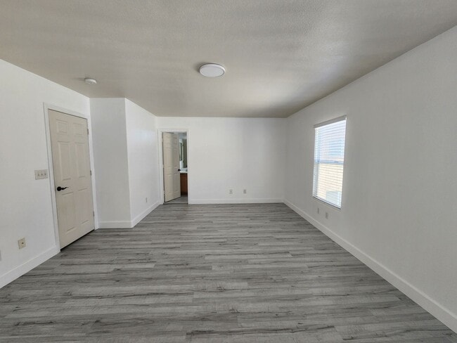 Building Photo - Sleek 2 story home with tile in most living areas and upgraded kitchen.
