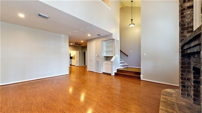 Building Photo - 727 Bunker Hill Rd