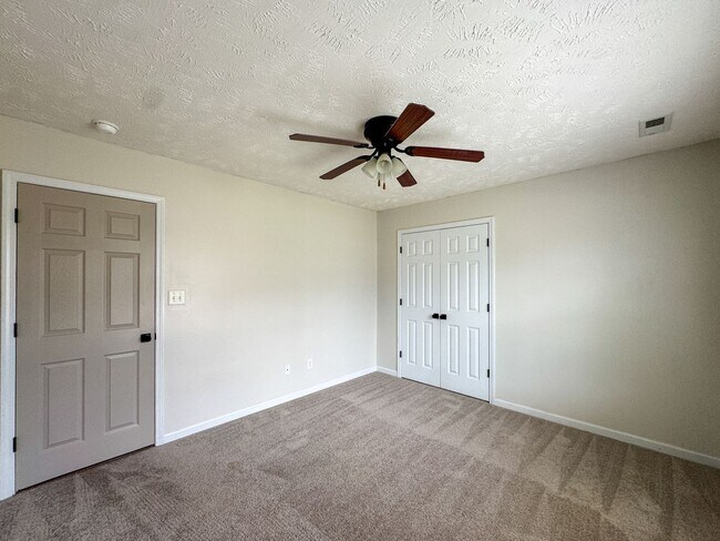 Building Photo - Lovely 3 Bed 2 Bath Fayetteville Home with Fenced Yard